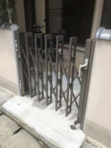 アコーディオン門扉